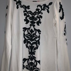 WHITE HOUSE BLACK MARKET SWEATER.😍